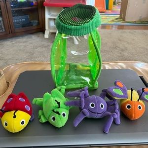 Melissa and Doug Deluxe Bug Jug Fill and Spill Soft Baby Toy